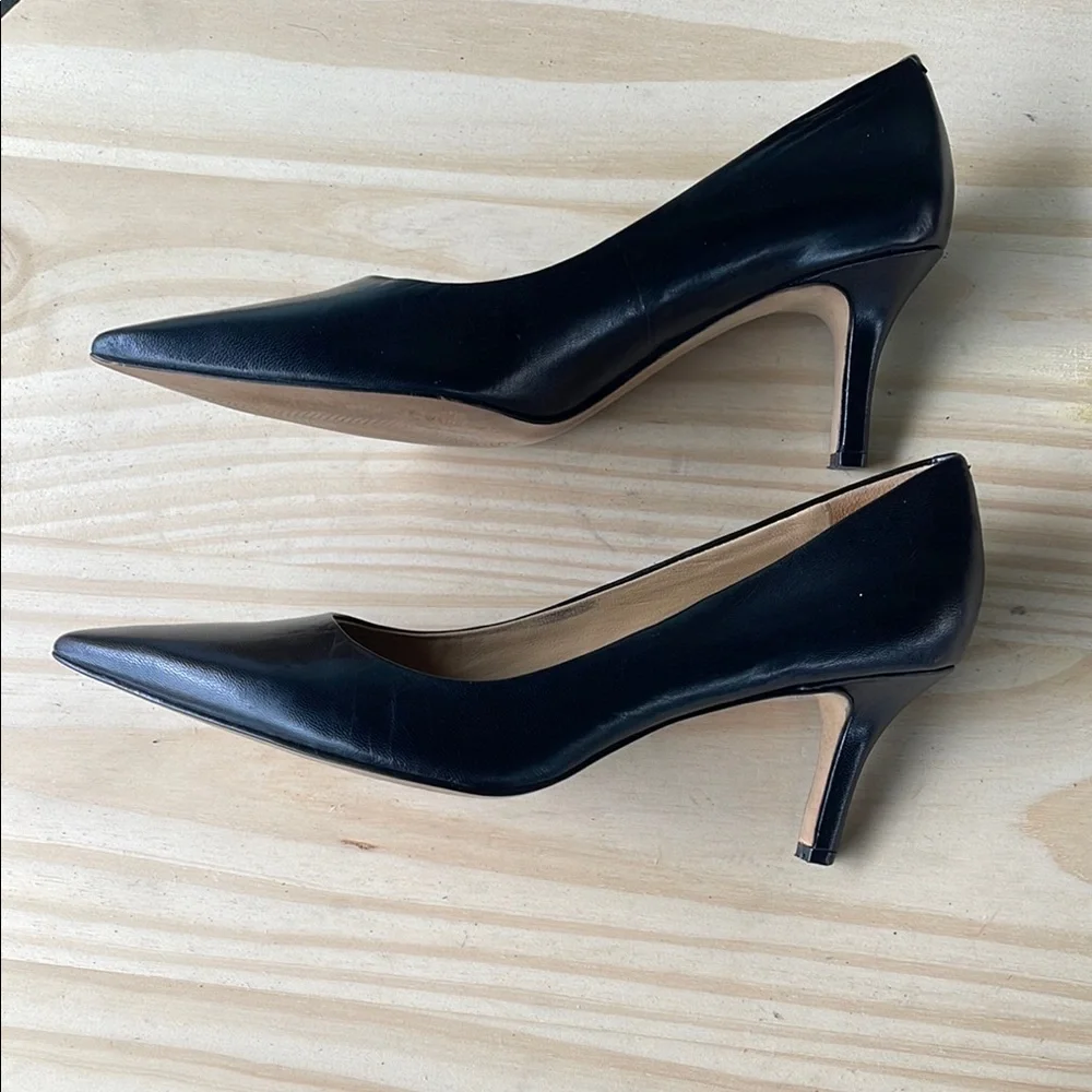 Trotters Black Heels Classic Pointed-Toe Pumps - Picture 9 of 16